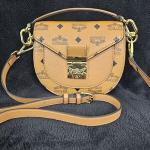 Beysdu 100% Leather handbag.